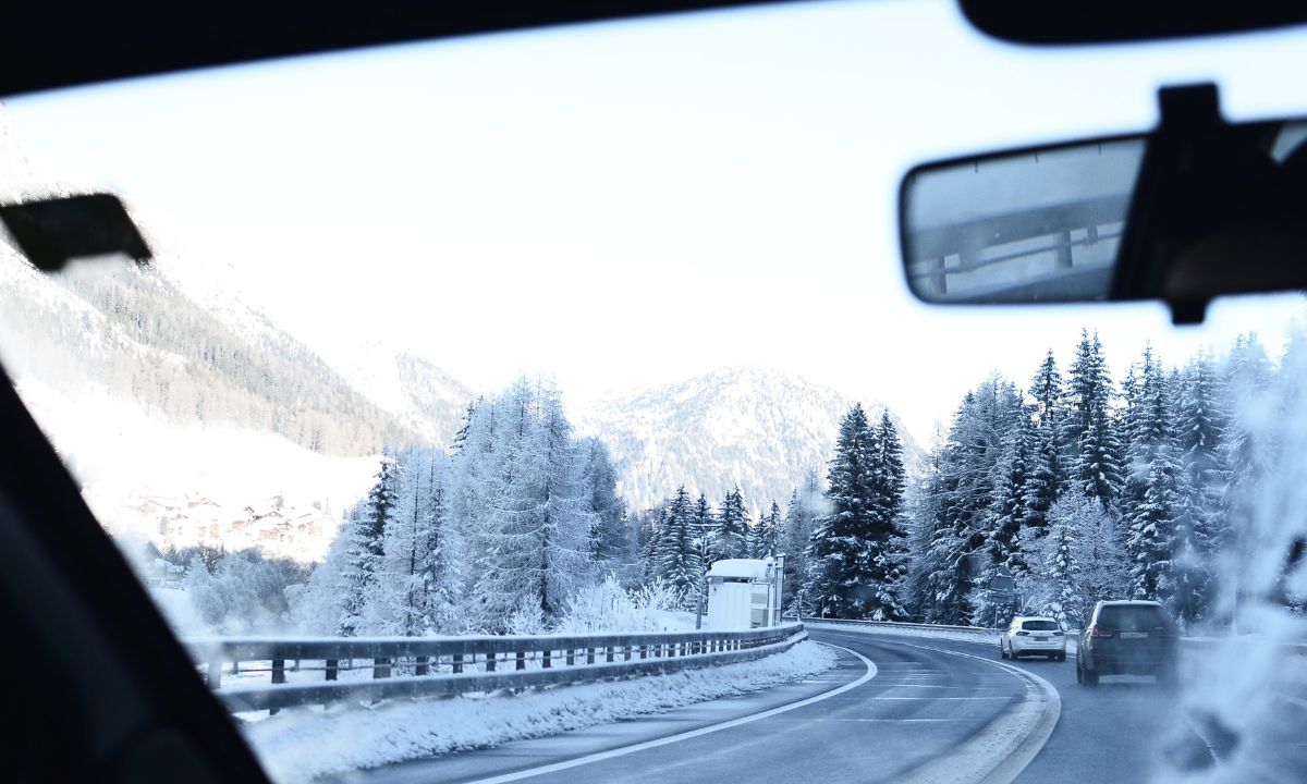 how to drive in snow