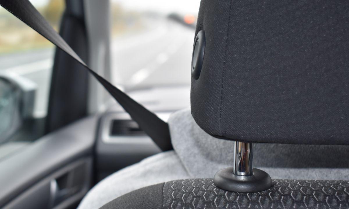 what are seatbelts made of